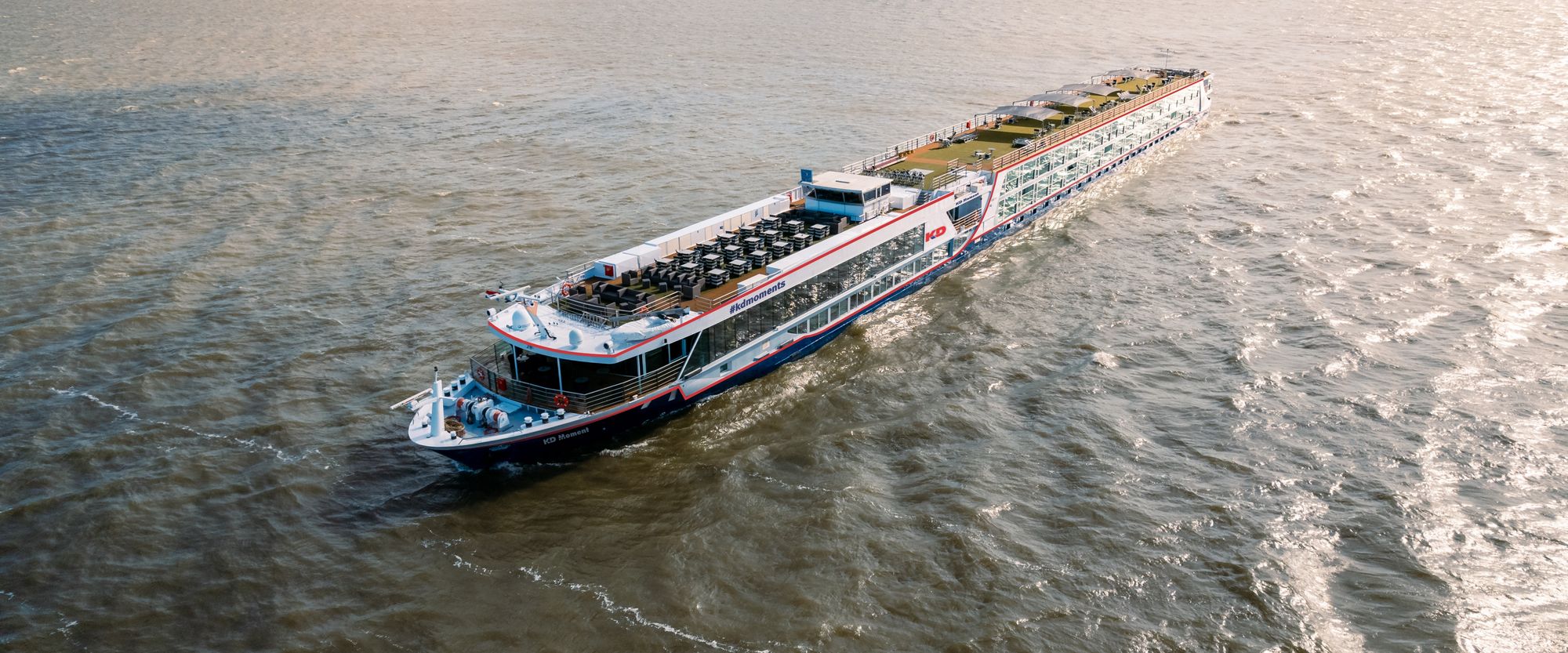 El recién reformado KD Moments navegando por el Rin. CRUCEROS FLUVIALES ICARION KD MOMENTOS CRUCEROS PAISES BAJOS CRUCEROS HOLANDA CRUCEROS BELGICA CRUCEROS DE LUJO EN ESPAÑOL LUXURY RIVER CRUISES SCENIC CRUISE SHIPS SCENIC EMERALD CRUISES ROYAL EMERALD CRUISES CRUCEROS GANTE CRUCEROS BRUJAS CRUCEROS BRUSELAS CRUCEROS AMSTERDAM CRUCEROS #KDMoments #IcarionCruceros #Cruceros #CrucerosFluviales #RiverCruises #Icarion #CrucerosIcarion #Cruceroclick